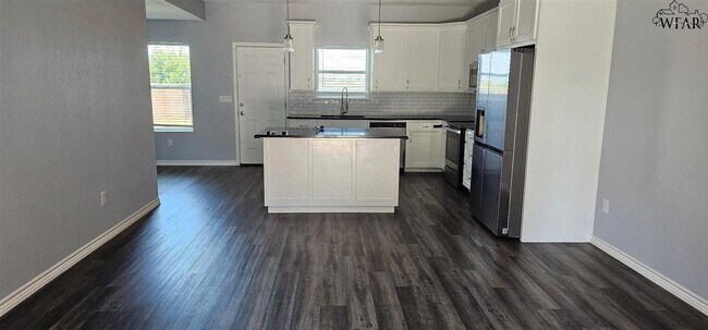 Building Photo - 3228 Northwest Dr