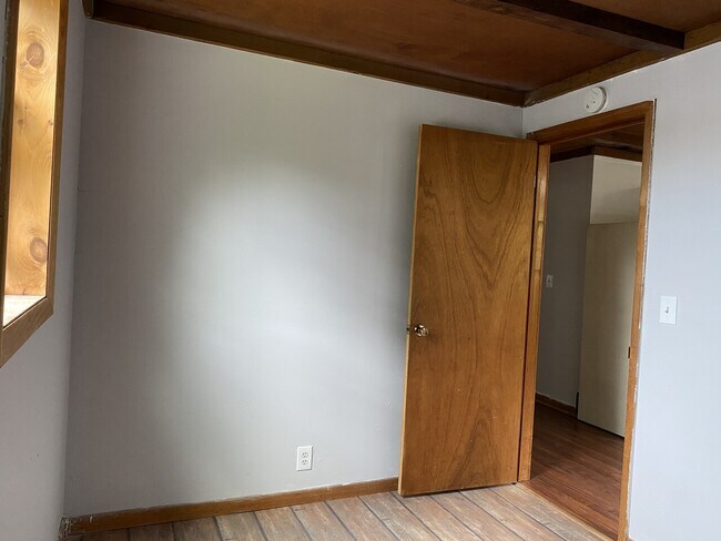 Building Photo - 333 Gardinier St