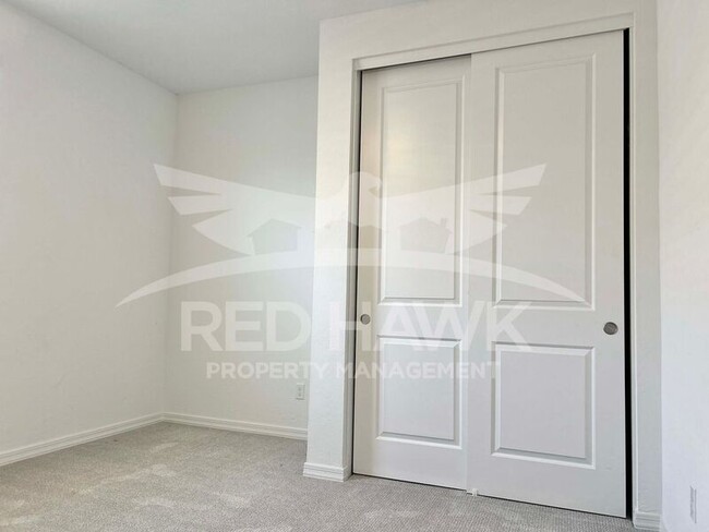 Building Photo - 35991 W San Clemente Ave