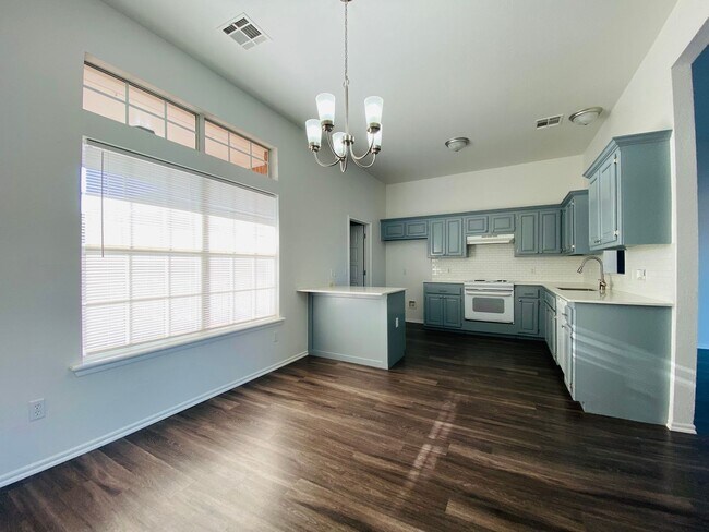 Building Photo - 407 S Pointe Ln