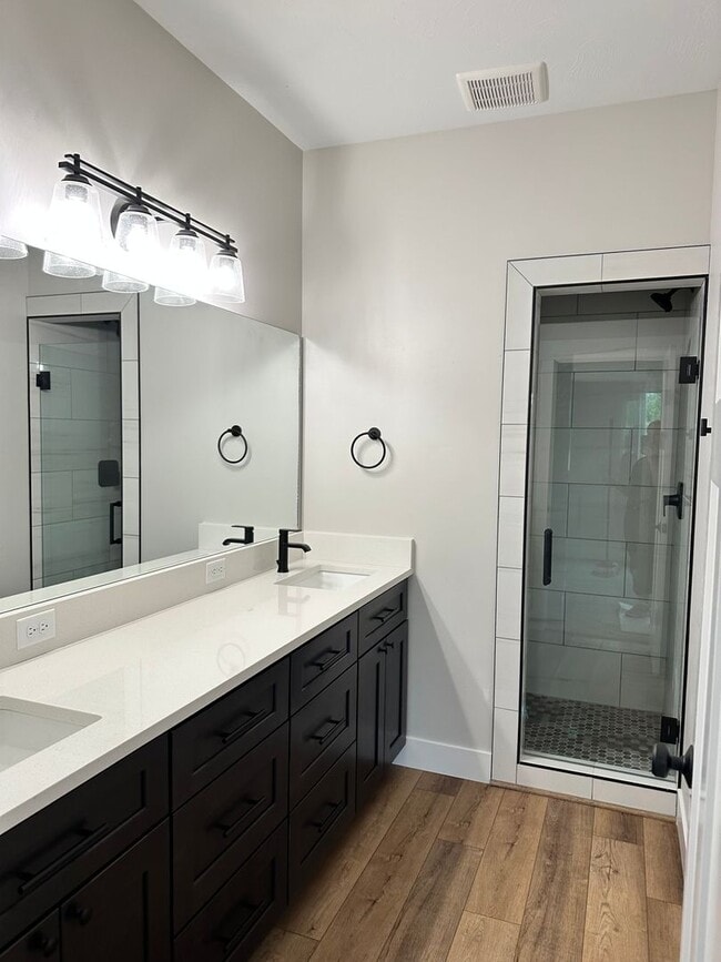 Building Photo - BRAND NEW 3 Bed 2.5 bath home in Rexburg -...