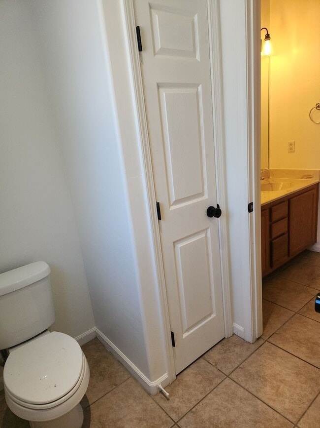 Building Photo - Amazing 2 bed + den / 2 baths in Stone Creek