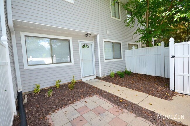 Building Photo - 7223 Sandy Creek Dr