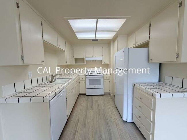Building Photo - Condo for Rent in North Salinas!