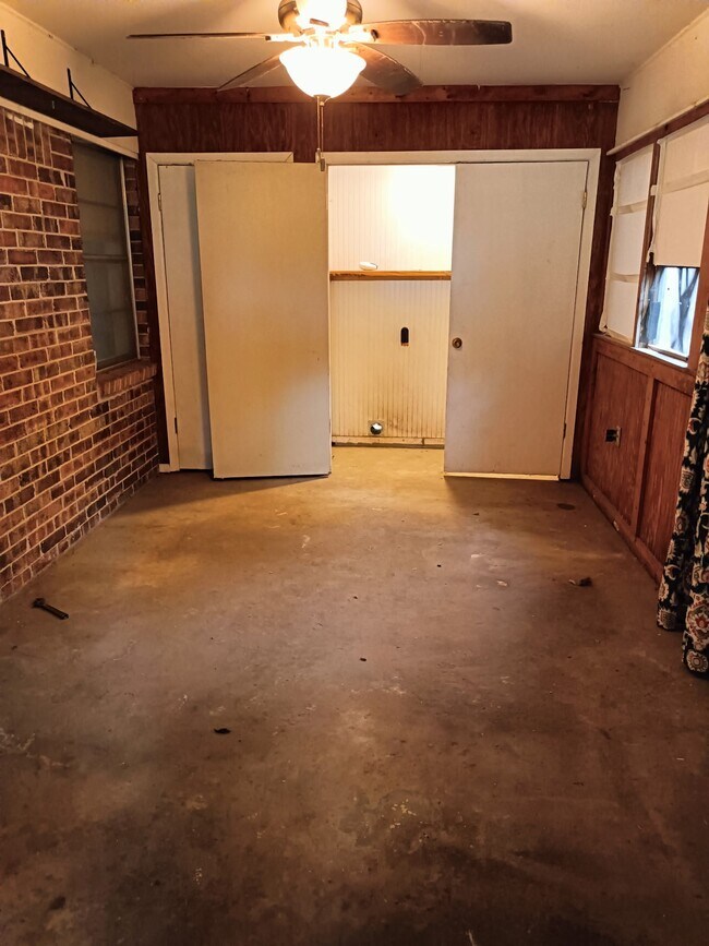 Building Photo - 340 West Dr