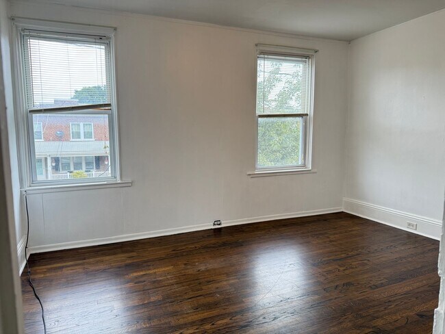 Building Photo - 34 E Ross St