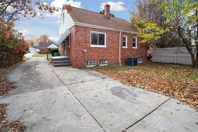 Building Photo - 25301 Marsdon Dr