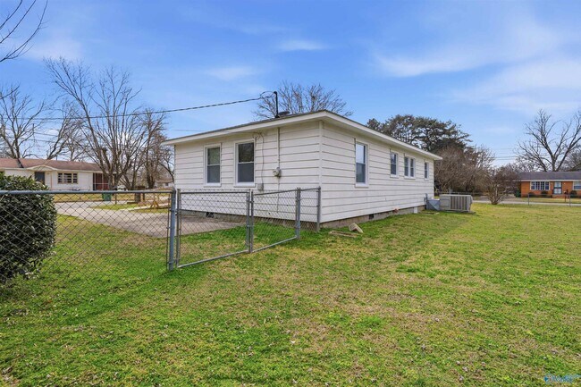 Building Photo - 1601 Armstrong St NW