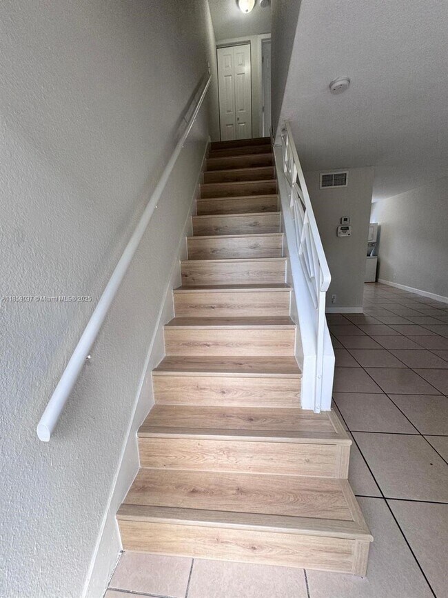 Building Photo - 4605 NW 9th Dr