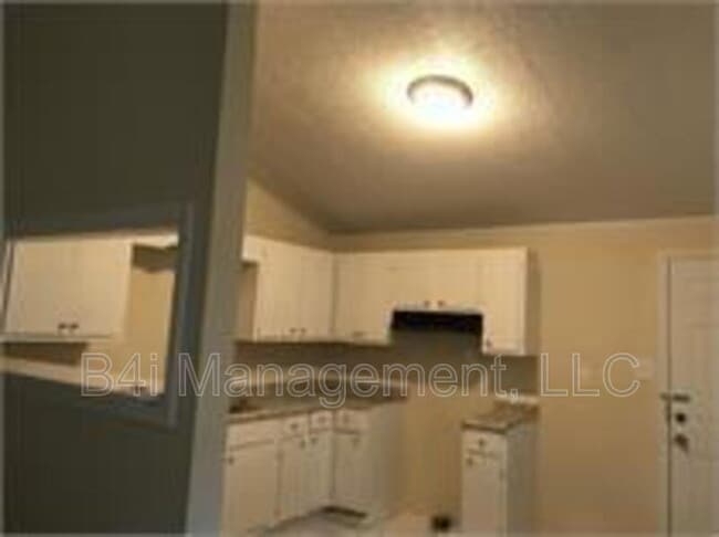 Building Photo - 3160 McKenzie Rd