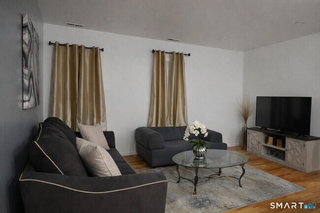 Building Photo - 171 Pequonnock St