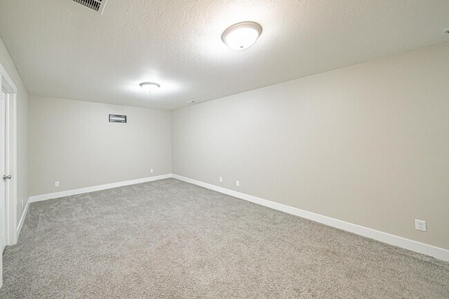Building Photo - 2896 Blackwood