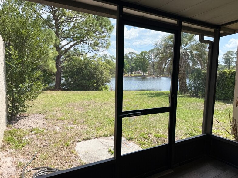 Building Photo - 160 Clear Lake Cir