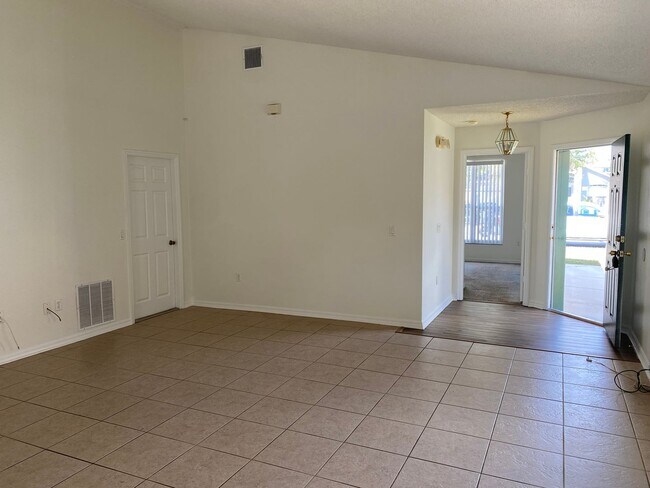 Building Photo - 4 Bedroom Pool Home in Davenport, FL