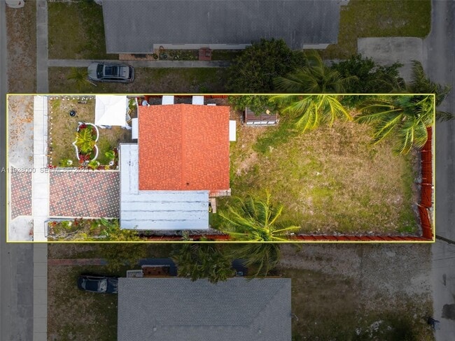 Building Photo - 2210 Roosevelt St