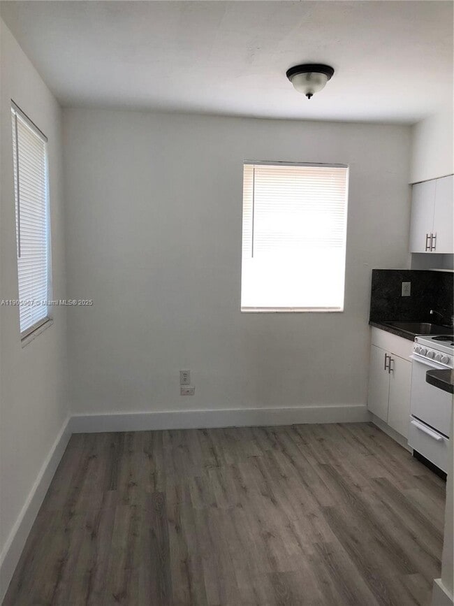 Building Photo - 380 SW 4th St