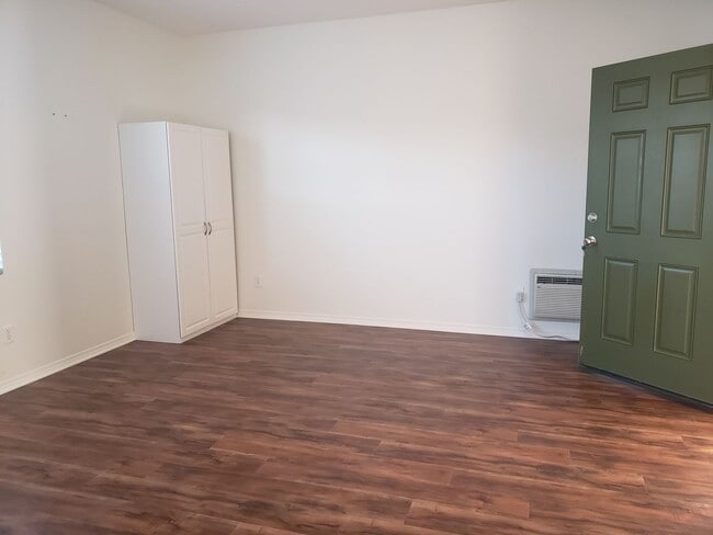 Building Photo - 2nd Floor Studio Apt. in Riverpark at the ...