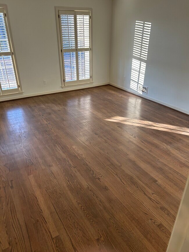 Building Photo - 6035 Riverside Dr