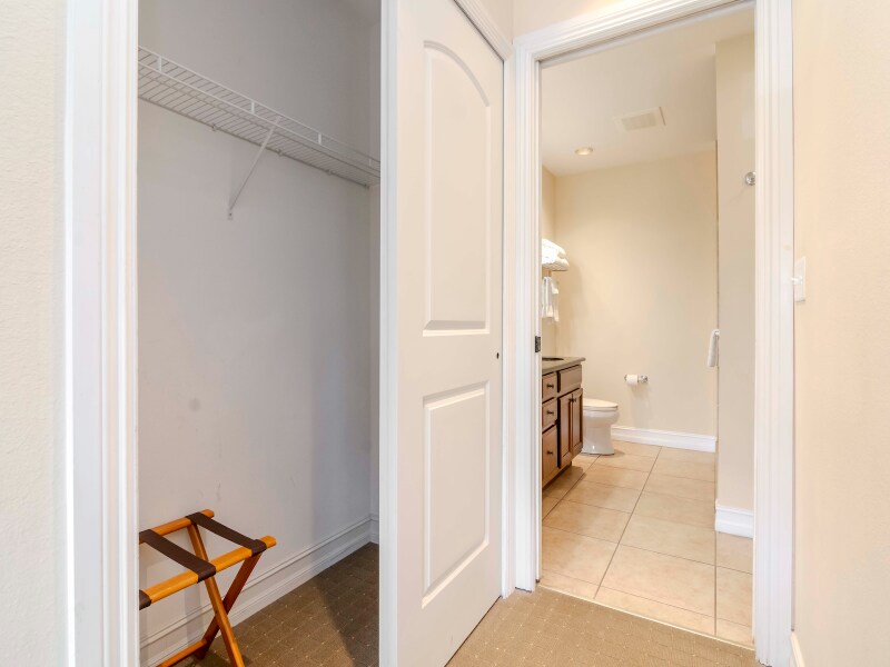 Building Photo - 13941 Clubhouse Dr