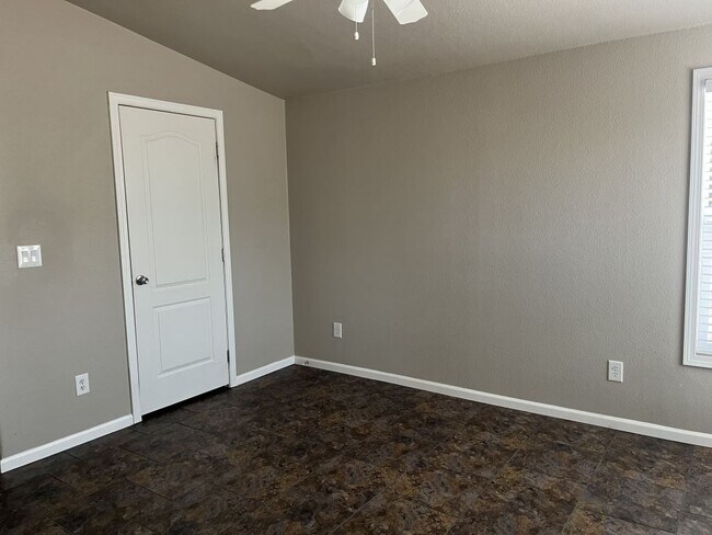 Building Photo - 201 S Greenfield Rd