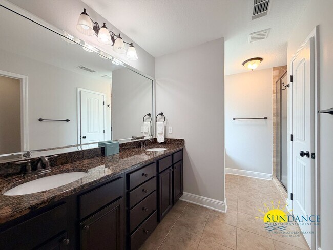 Building Photo - 137 Golf Villa Dr