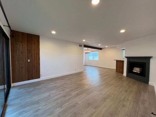 Building Photo - 12938 Valleyheart Dr