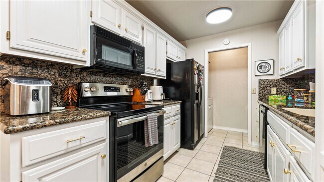 Building Photo - 2 S Prairie Dunes Dr