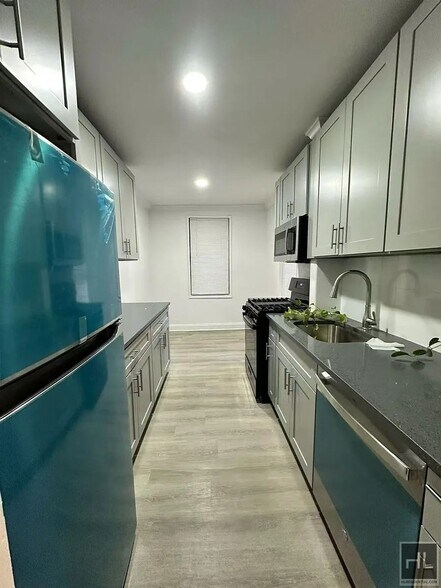 Building Photo - 72 ROAD