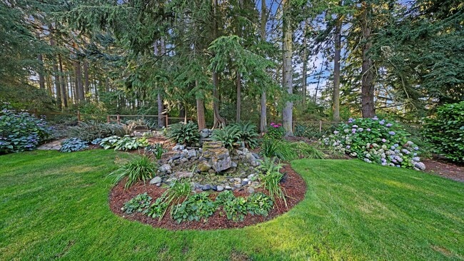 Building Photo - 3 Bed 2.5 Bath - Exceptional Condition - P...