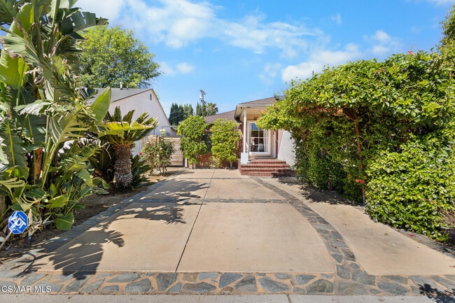 Building Photo - 7039 Sylvia Ave