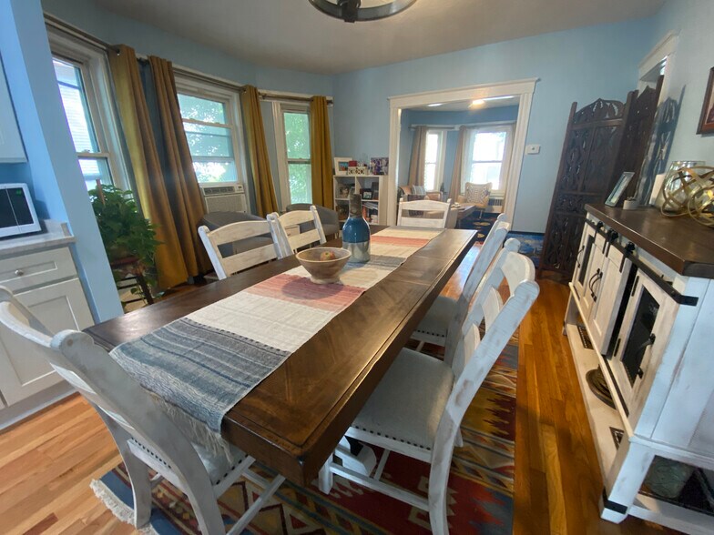 Building Photo - 1446 Centre St