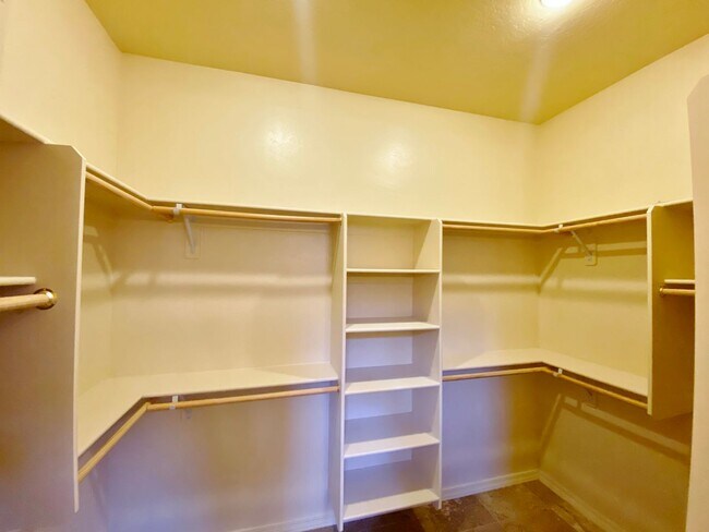 Building Photo - HOUSE- VOC- FIRECLIFF