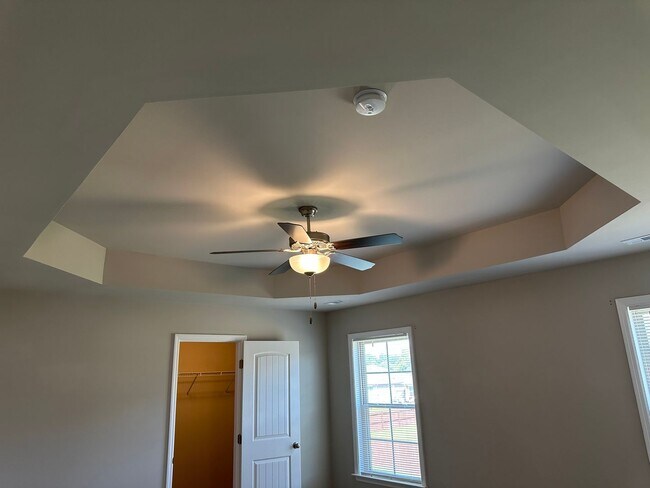 Building Photo - 1/2 off first full month rent move in special