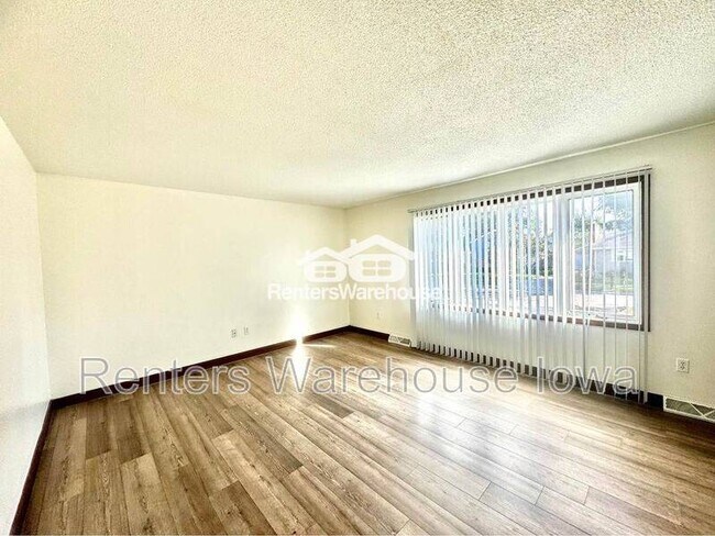 Building Photo - 275 Christopher Ave