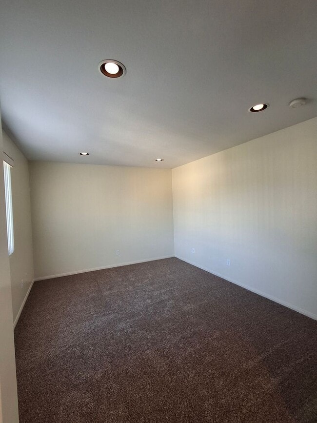 Building Photo - RECENTLY REDUCED!!! Beautiful Home in the Heart of it all. MUST SEE!