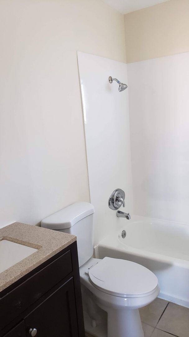 Building Photo - E Washington Ave Triplex