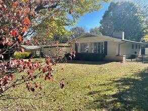Building Photo - Beautiful 3 bedroom 2 bath home located in Southern Hills Subdivision