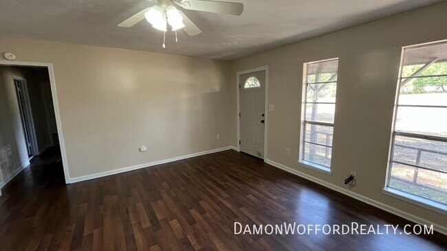 Building Photo - 242 Old Town Crossing