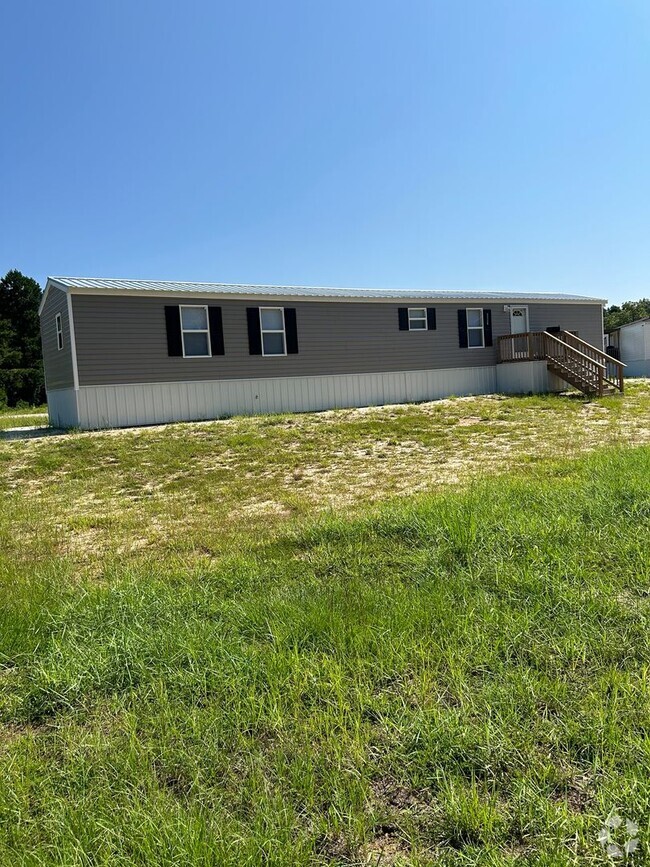 Building Photo - 2 bedroom, 2 baths with all new appliances...