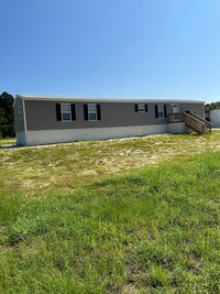 Building Photo - 2 bedroom, 2 baths with all new appliances...