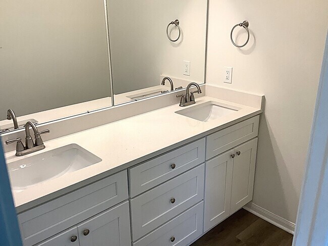 Building Photo - 910 Redcrest Springs Ct