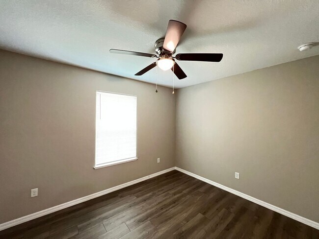 Building Photo - INCREDIBLE 3 Bedroom, 2 Bathroom Home In Ocklawaha!!