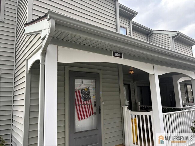 Building Photo - 904 Gregorys Way