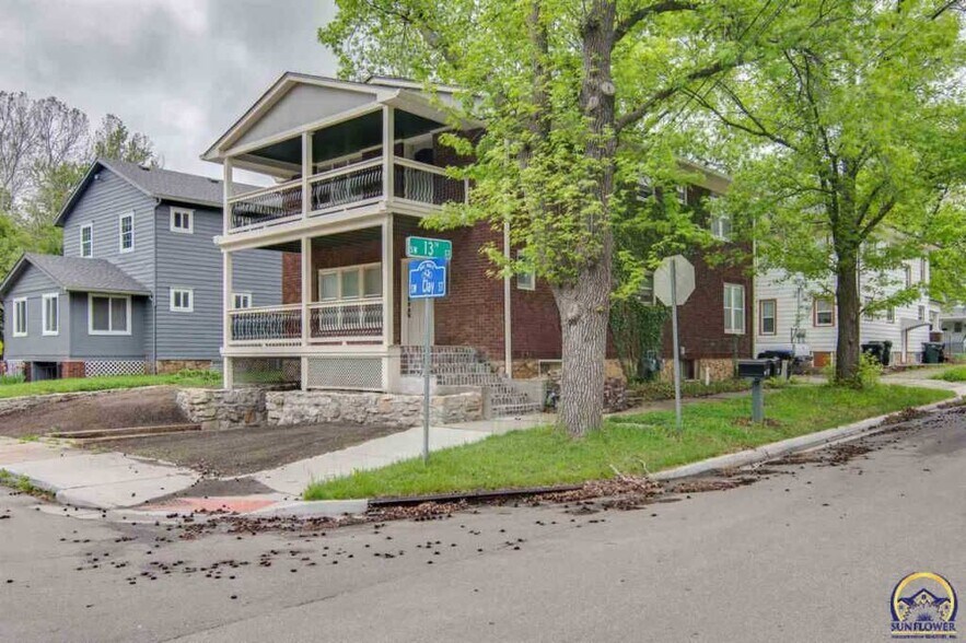 Building Photo - 1301 SW Clay St