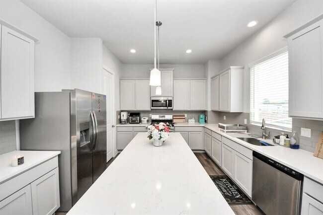 Building Photo - 1743 Cove Cres Ct