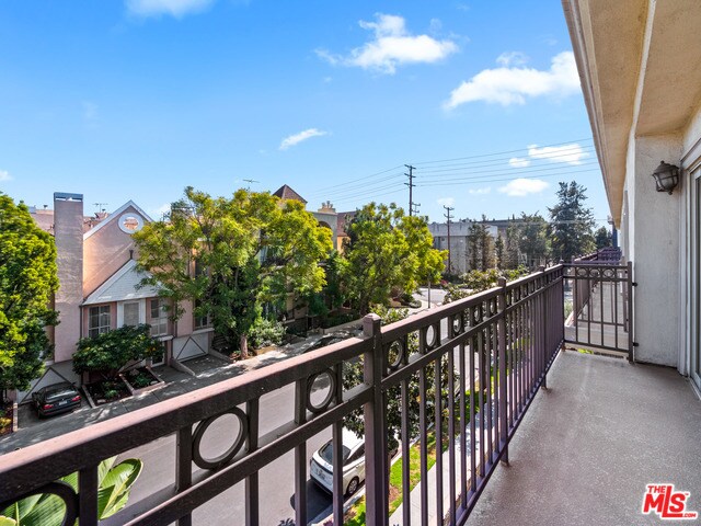 Balcony - 141 S Clark Dr