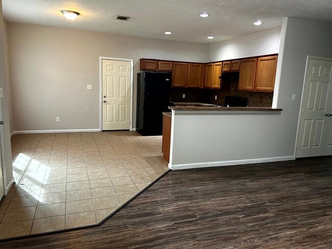 Building Photo - 21469 W Wallis Dr