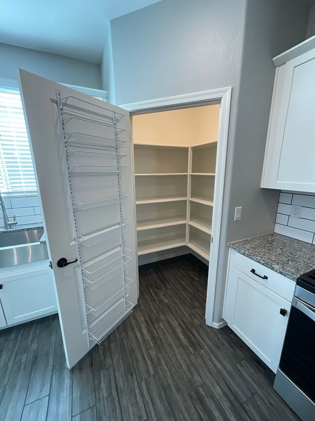 Building Photo - Mountain views in Rocking K Community