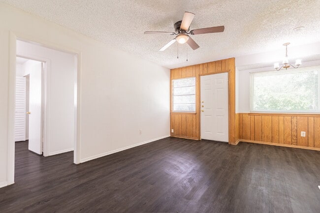 Building Photo - 4910 Tennyson Dr