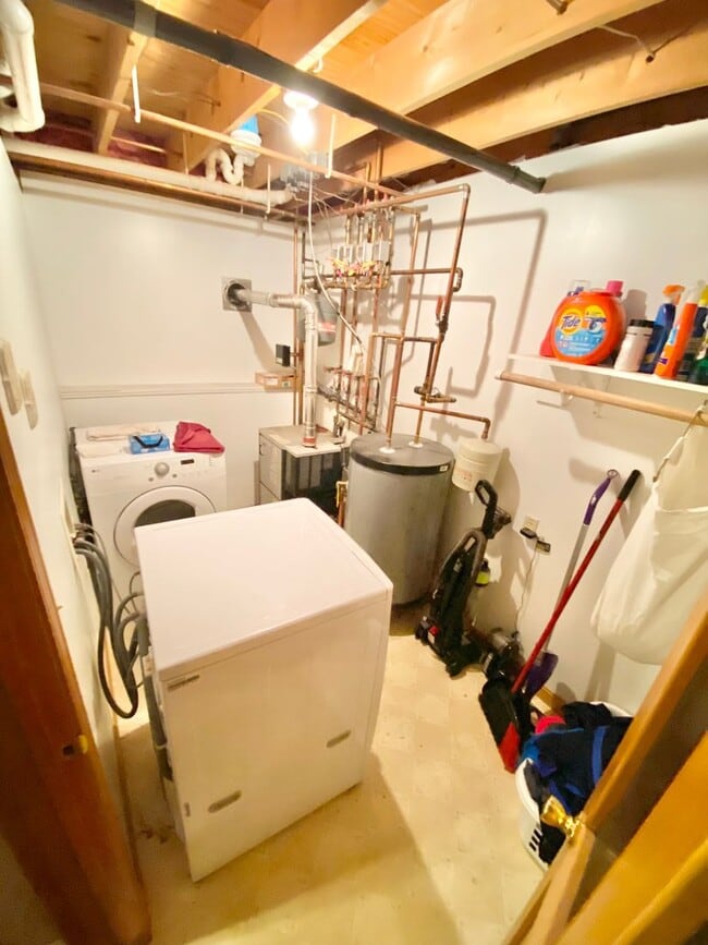 Building Photo - 3 Bedroom Apartment in Home VT Available 8/1!
